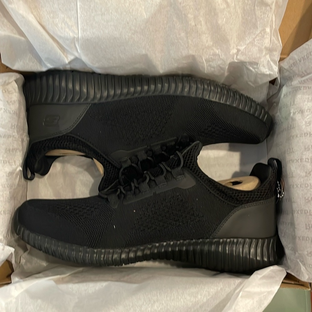 Skechers Cessnock Non-Slip work shoes NWT